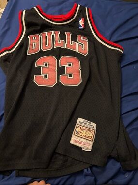Mitchell & Ness Black Chicago Bulls #33 Scottie Pippen 97-98 authentic jersey